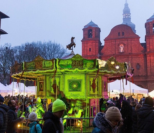 Jarmarki bożonarodzeniowe w Polsce - kilkaset lat tradycji i nowe wyzwania-49986