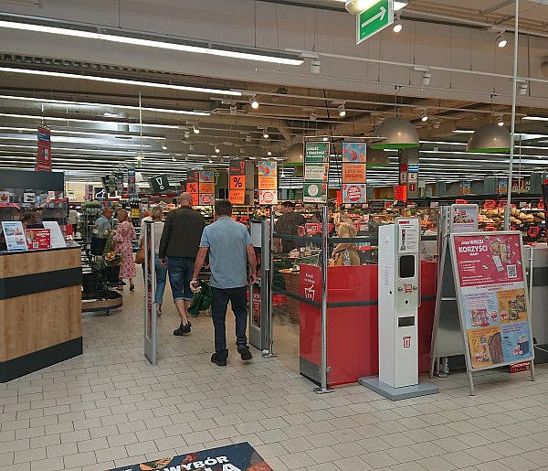 Pracownicy popularnej sieci mają dość. W południe zatrzymają pracę-50056