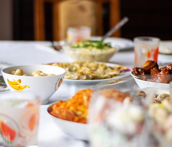 Polacy znów sięgną głębiej do kieszeni. Tyle wydają na świąteczne jedzenie-50196