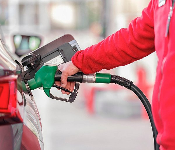 Nowy rok, droższe tankowanie. Państwo podnosi opłatę paliwową-50329