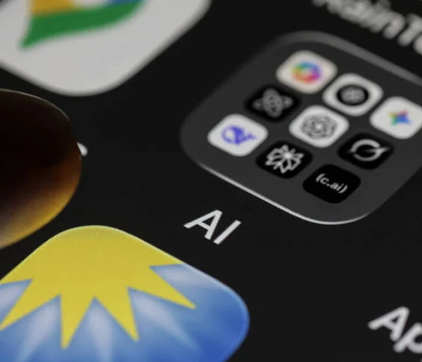 Ekspert: AI hakuje nasz system myślenia, żeby nas do czegoś przekonać-50528