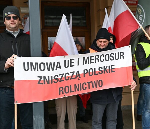 Rolnicy na drogach protestują przeciwko umowie Mercosur-50649