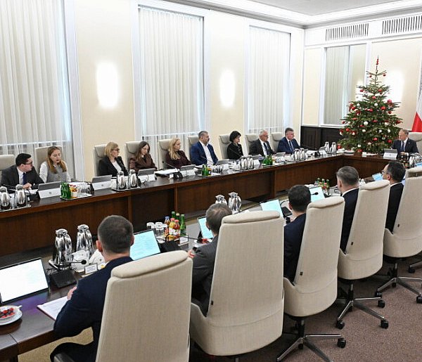 Rząd przyjął projekt ustawy o statusie osoby najbliższej w związku-50655