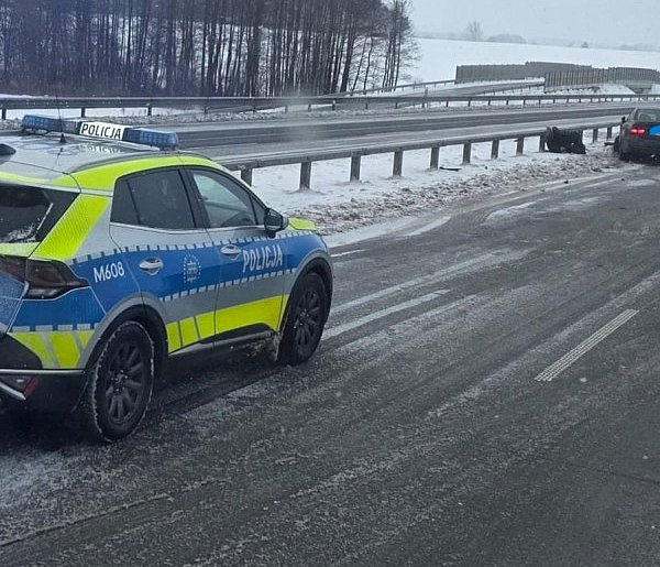 S61: zderzenie samochodu osobowego z pługosolarką-50737