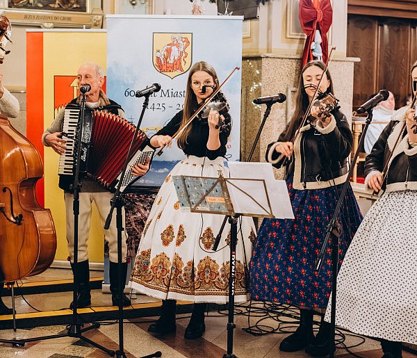 Wspólne kolędowanie z Kapelą na Obyrtkę (foto)-50917