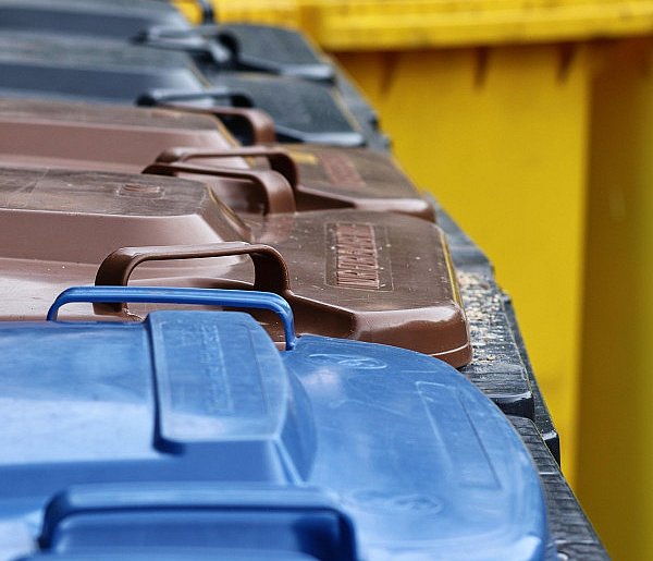 Fioletowe worki na odpady. Oto, co powinno tam trafiać-50925