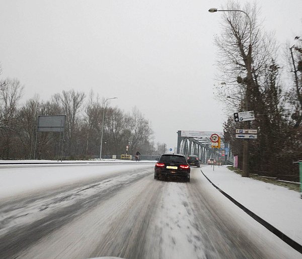 Poważne zagrożenie na drogach. Kierowcy często o tym zapominają-51097