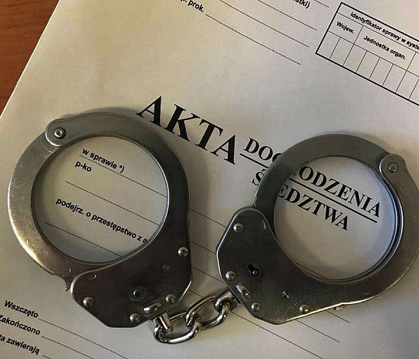 Mężczyzna stracił prawo jazdy i usłyszał zarzut posiadania narkotyków