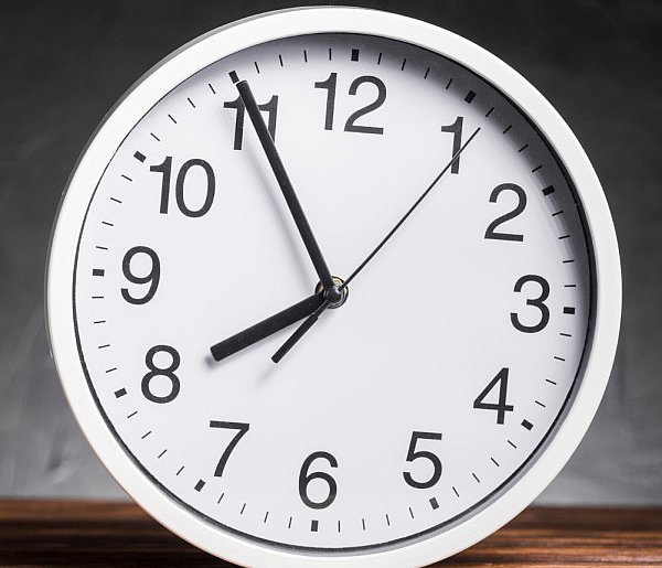 Kiedy przestawiamy zegarki? Czy ten rytuał w końcu zniknie?