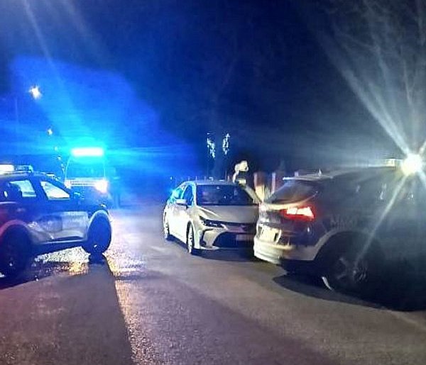 Nie tylko strażacy. Obiektem ataku byli też policjanci