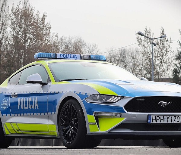 Skonfiskowany pijanemu kierowcy Mustang oficjalnie w służbie mazowieckiej policji