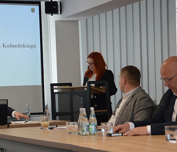 Więcej czytelników korzysta ze zbiorów biblioteki powiatowej