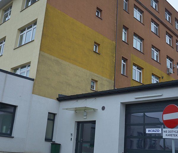 „Rz”: Za dużo położnych  i coraz mniej porodów