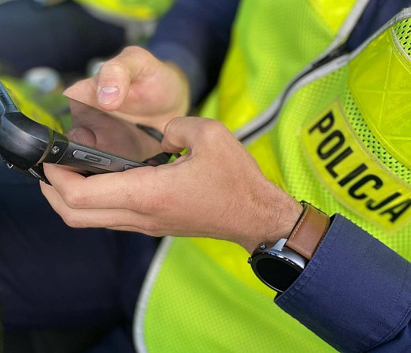 Wpadł w ręce policjantów. Udało mu się jednak „wykupić”