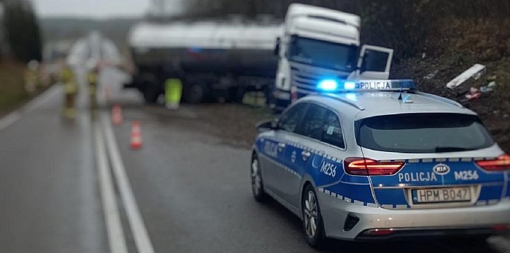 Podlaskie: Ciężarówka wjechała do rowu-49211