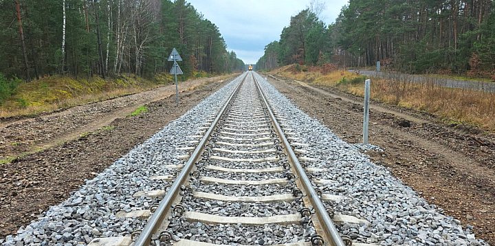 Wznowienie ruchu pociągów na części modernizowanego...-50140