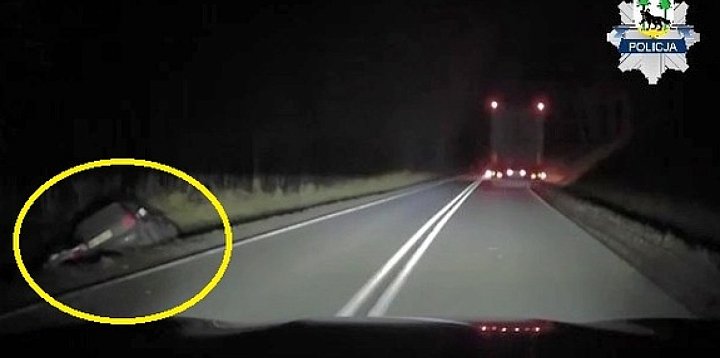 Mając 2,5 promila dachował Audi (materiał wideo)