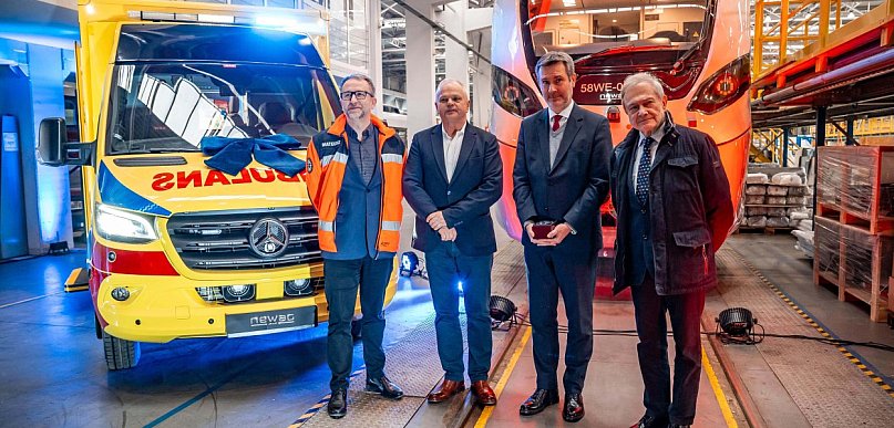 150 lat odpowiedzialności. NEWAG przekazuje nową karetkę