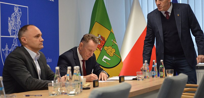 Nici ze spotkania starosty z radnymi. Kiedy sesja nadzwyczajna w powiecie?