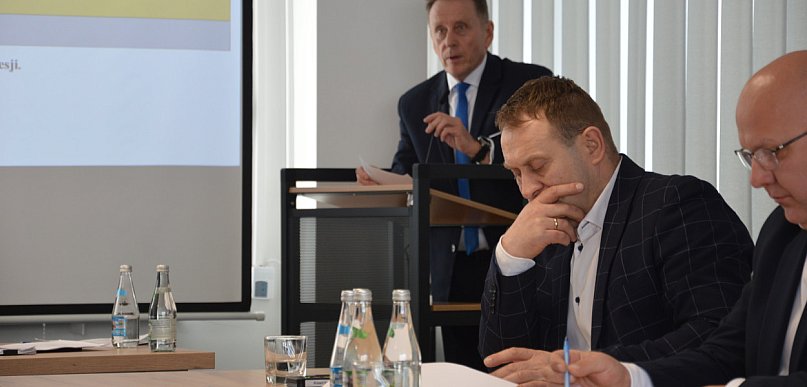 Radny krytycznie o działaniach starosty kolneńskiego