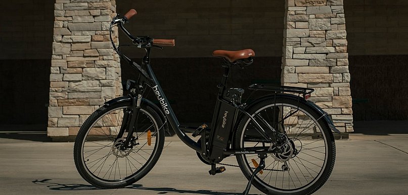 Jaki rower wybrać: MTB czy elektryczny? Sprawdź, jakie sakwy warto mieć?