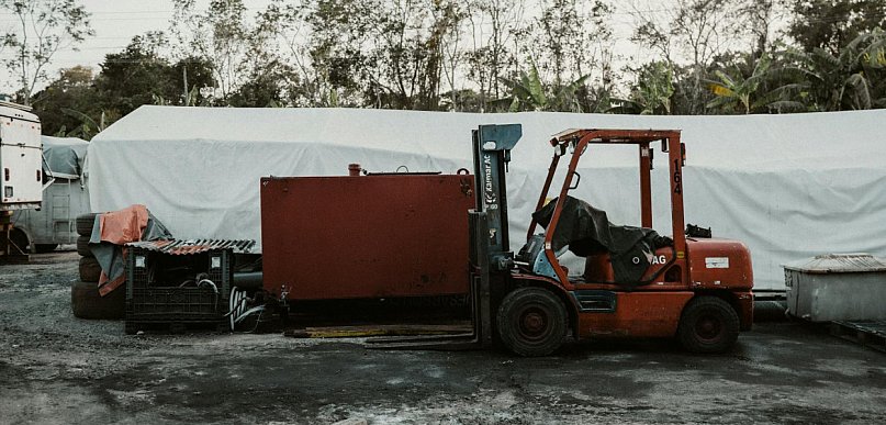 Widły do palet w nowoczesnej logistyce i produkcji – gdzie kończy się standard