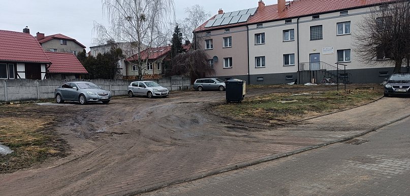 Kolno: utwardzą teren płytami ażurowymi