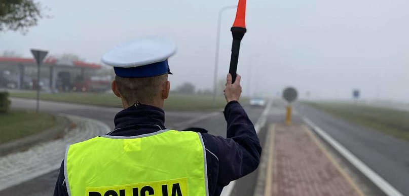 Kierowca Toyoty poszukiwany po ucieczce przed policją i kolizji