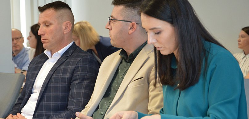 Pat na sesji powiatowej. Czy to jest kolneński (odwrócony) SAFE?