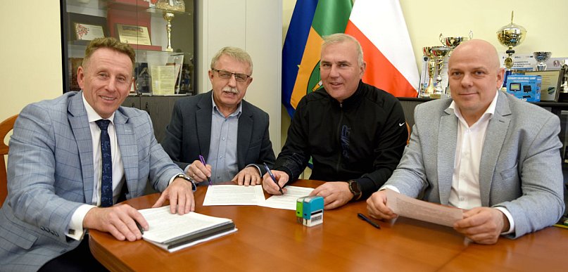 Rusza modernizacja wejścia do biblioteki powiatowej