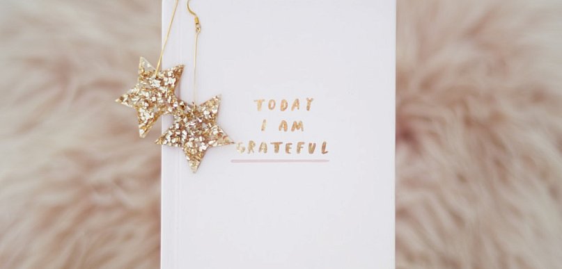 Jak wybrać złote kolczyki na prezent i naprawdę trafić w gust?