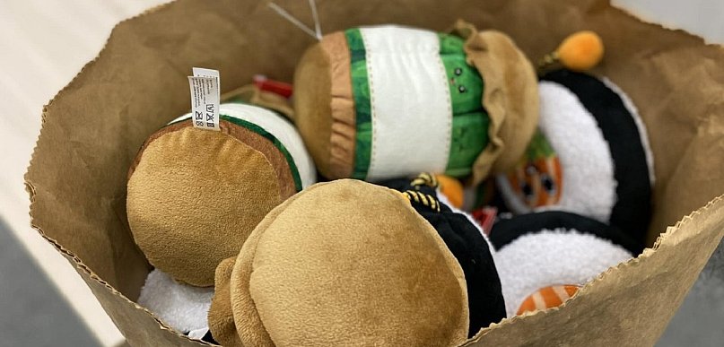 Kobieta wyłudziła z supermarketu ponad 100 maskotek