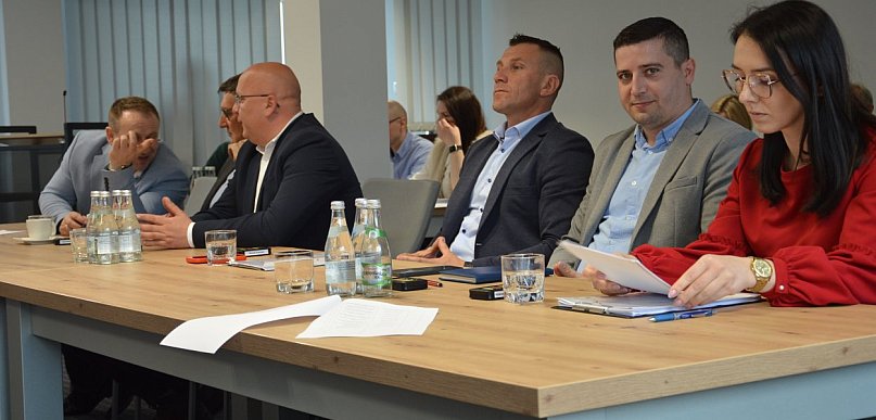 Radni skupili się na inwestycjach i systemie pomocy społecznej