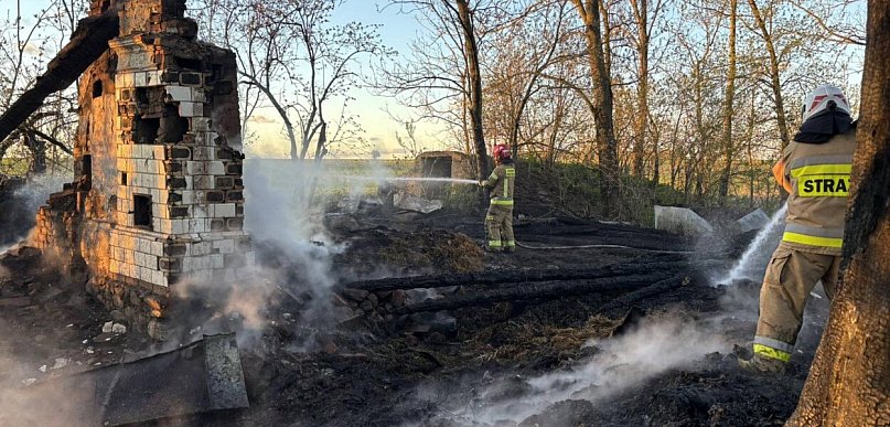 Pożar domu drewnianego w Zabielu (fotorelacja)