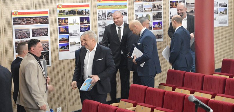Kolneńscy radni chcą docenić pracę burmistrza. Czy jest za co?