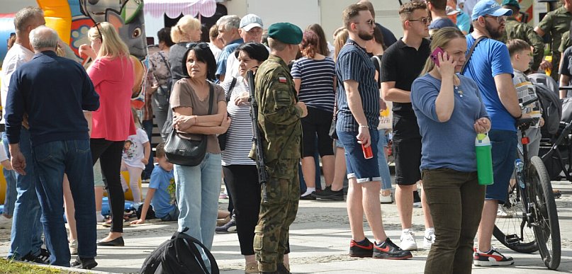 Obszerny materiał filmowy i kolejne zdjęcia z wojskowej imprezy w Kolnie