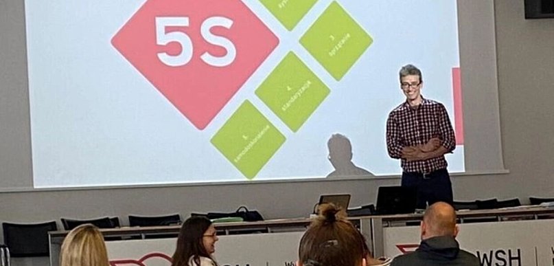 Rozwój kompetencji i wdrażanie filozofii Lean w organizacjach produkcyjnych
