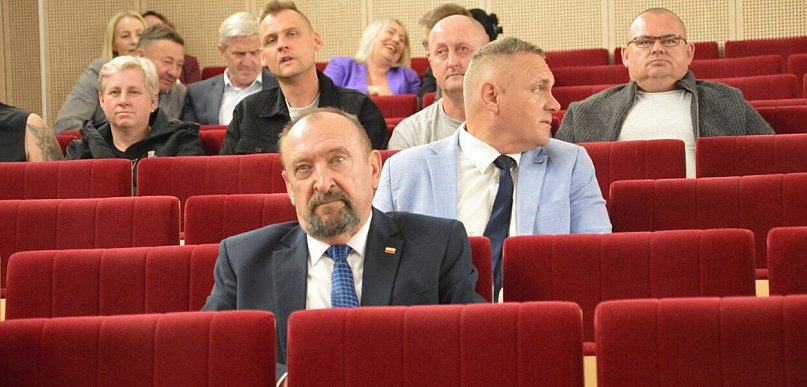 Mieszkańcy Kolna na sesji miejskiej. Chodzi o budowę bloku przy ulicy Łąkowej