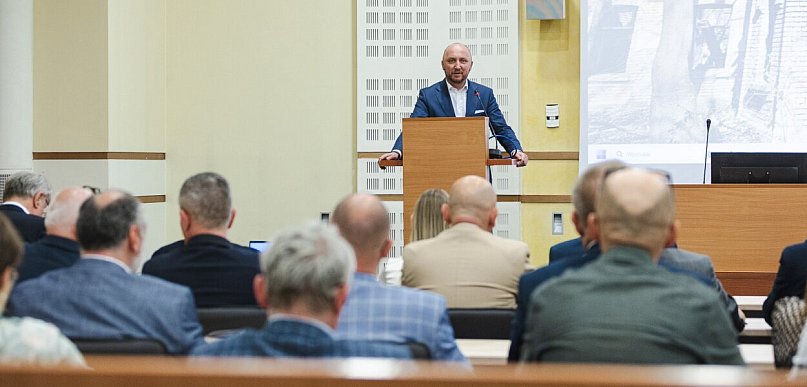 Spotkanie marszałka z samorządowcami i przedstawicielami PKS Nova