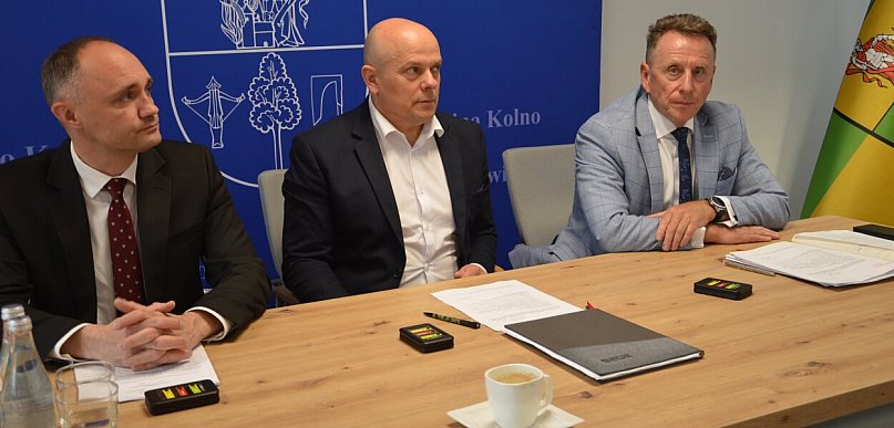 Starosta: dodatkowe środki na ZOL i okna na komendzie (materiał wideo)