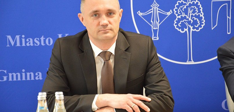 Tomasz Chojnowski skupia się na sukcesach władz powiatowych