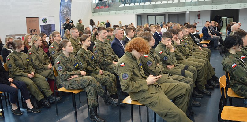 Warsztaty w ZST Kolno: Sztandar trzeba kochać i szanować - 48708