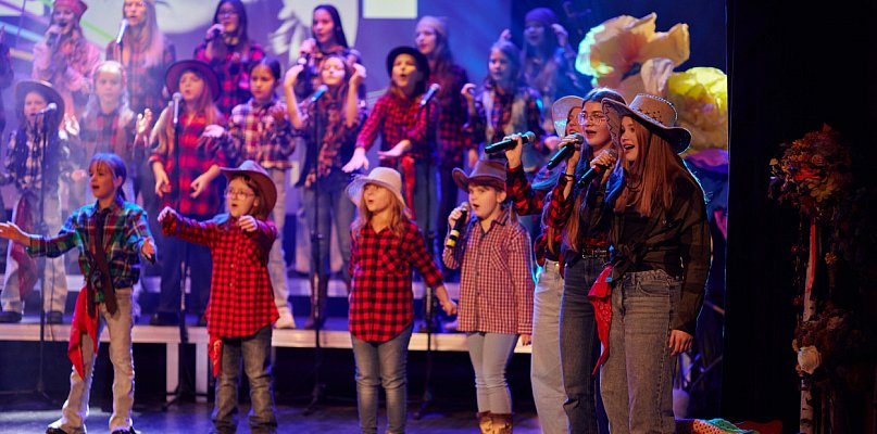 Koncert „Nasza Osiecka” w kolneńskim domu kultury (fotorelacja) - 50067
