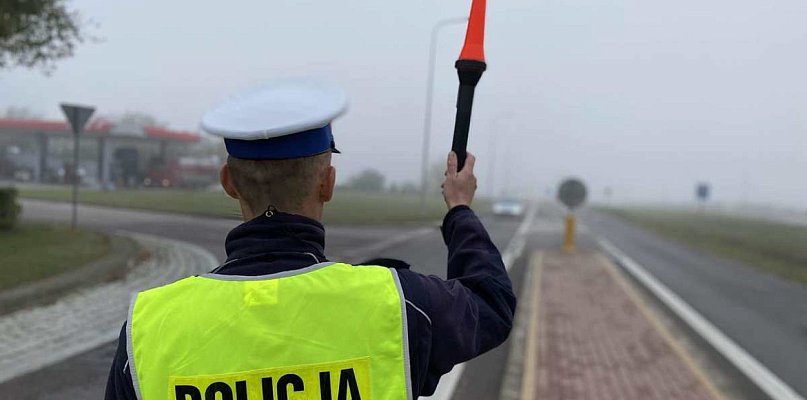 Kierowca Toyoty poszukiwany po ucieczce przed policją i kolizji