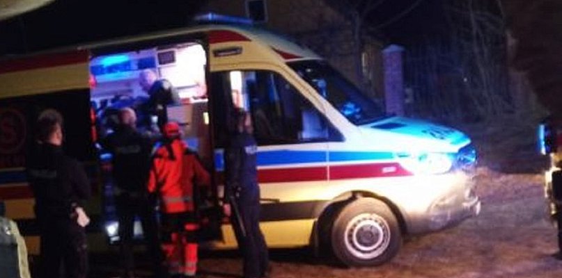 Nie tylko strażacy. Obiektem ataku byli też policjanci