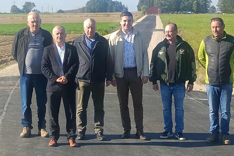 Droga we wsi Grądy-Michały