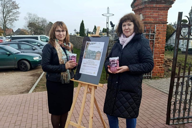 Kwesta na cmentarzu w Grabowie