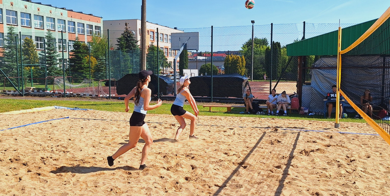 Dziewczęta z Ogólniaka wzięły udział w szkolnym turnieju