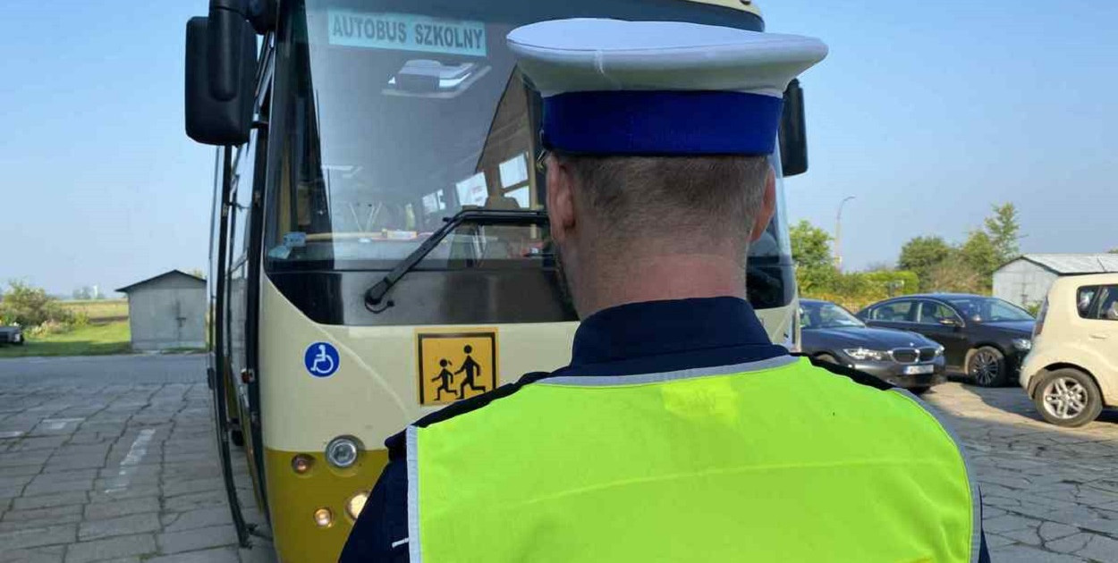 Policjanci zwracają uwagę na wszystkie nieprawidłowe zachowania uczestników ruchu drogowego zarówno kierujących, jak i pieszych