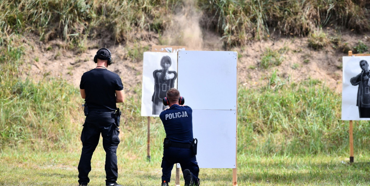 Eliminacje wojewódzkie konkursu „Policjant Służby Kryminalnej Roku 2025” zakończone. Najlepsi policjanci pionu kryminalnego z Podlasia otrzymali z rąk Zastępcy Komendanta Wojewódzkiego Policji w Białymstoku inspektora Mariusza Kryszkowskiego nagrody, puchary i dyplomy. Finał ogólnopolski konkursu odbędzie się w Szkole Policji w Pile.